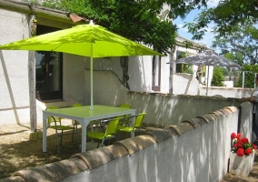  relaxation area with parasol 