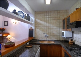  Complete kitchen with microwave 