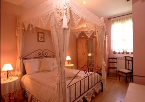  Room with double bed 