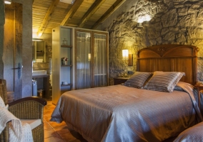 Double bedroom with stone walls 