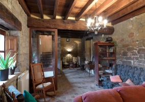  Main dining room with fireplace 