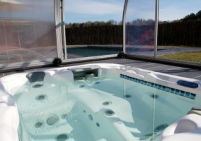  Large outdoor Jacuzzi with views 