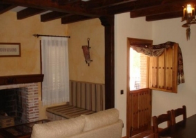  Double bedroom with flower curtains 