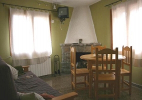  Dining room with balcony 