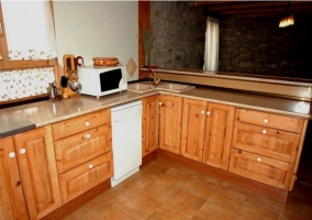  Very complete kitchen in wood 