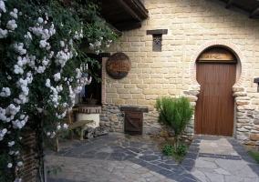  Entrance to the library 