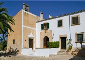  Patio and view of the building 