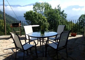  The kitchen with dining table 