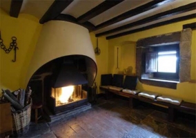  With fireplace 