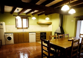  Kitchen with dining table 