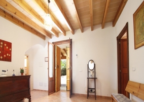  Kitchen with dining table 