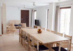  Dining room with windows 