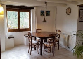  White kitchen with decorative dishes 