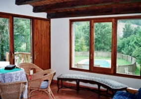  Living room with picture frames and Windows 