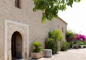  Entrance with guest book 