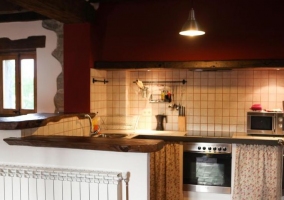  Kitchen with white counter 