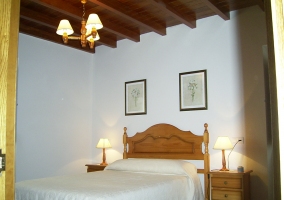  Double bedroom with white bedspreads 