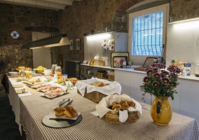  Dining room with breakfast 