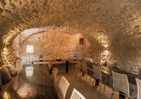  Vaulted dining room 