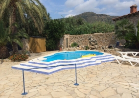  Wide views of the pool 