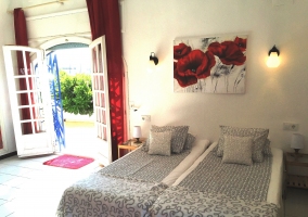  Wide red with views and single beds 