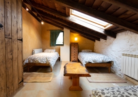  Bedroom with single beds and ceilings of wood 