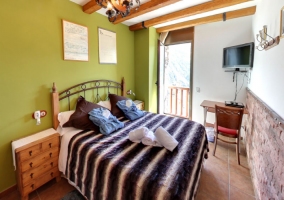  Green double bedroom with wide double bed 