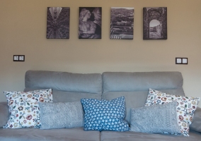  Living room with armchairs and details 