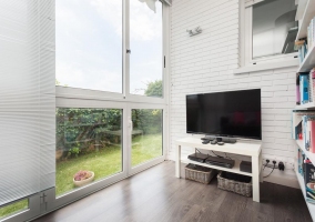  Open kitchen and dining room 