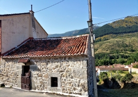  Access to the house with its stone facade 