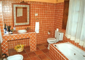  Bathroom with bathtub, heating and window 