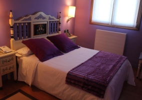  Double room with double bed and window 