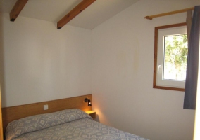 Double bed in one-bedroom bungalow 