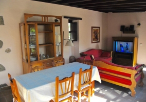  Large living room with TV and armchairs in red 