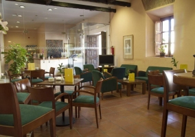  Dining room with prepared tables 