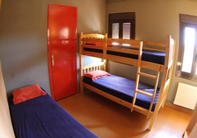  Room with single bunk beds available 