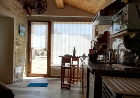  Auxiliary table and stools next to kitchen 