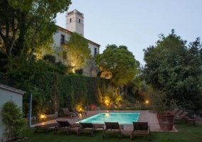  Pool with sun loungers 