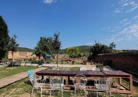  Well-kept gardens with trees 